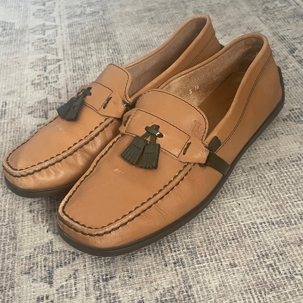 Woman's Tod's Gommini Driving Moccasins Size 6.5 Tan